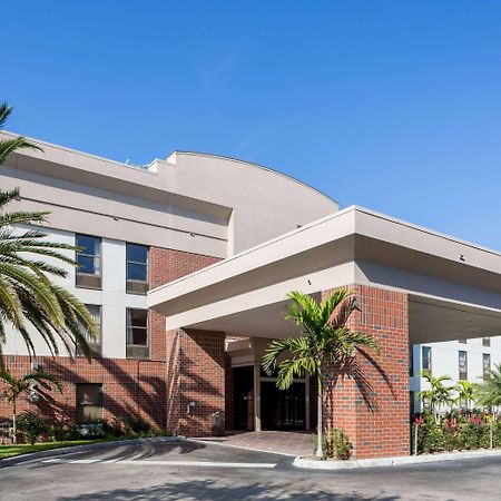 Days Inn & Suites By Wyndham Fort Myers Near Jetblue Park Εξωτερικό φωτογραφία