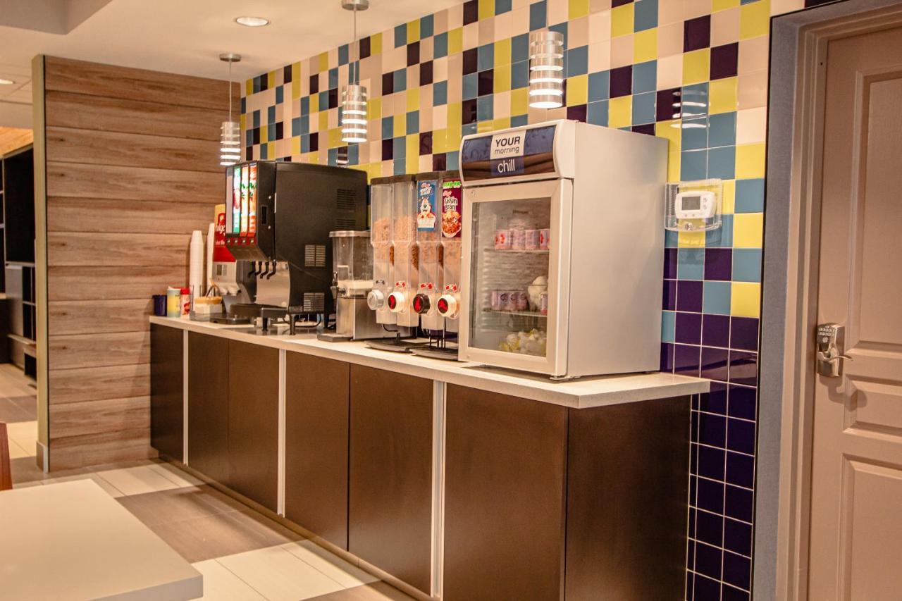 Days Inn & Suites By Wyndham Fort Myers Near Jetblue Park Εξωτερικό φωτογραφία