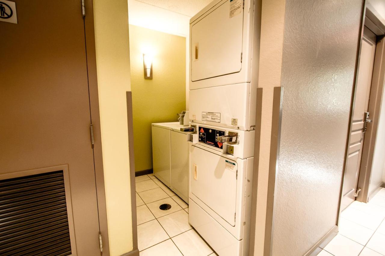 Days Inn & Suites By Wyndham Fort Myers Near Jetblue Park Εξωτερικό φωτογραφία