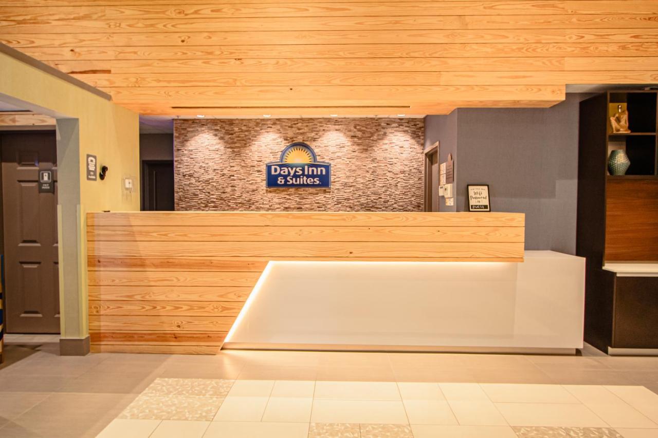 Days Inn & Suites By Wyndham Fort Myers Near Jetblue Park Εξωτερικό φωτογραφία