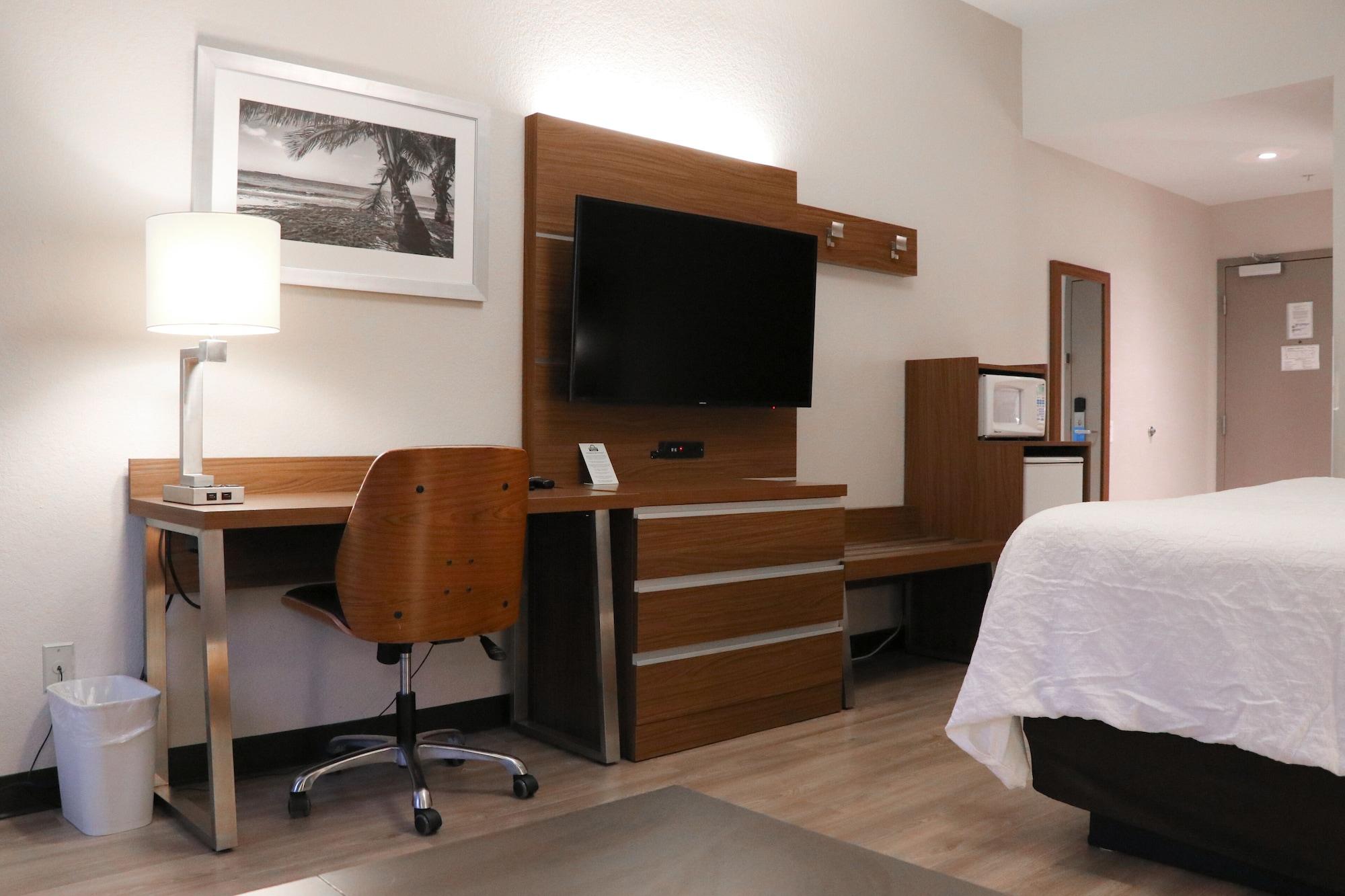 Days Inn & Suites By Wyndham Fort Myers Near Jetblue Park Εξωτερικό φωτογραφία