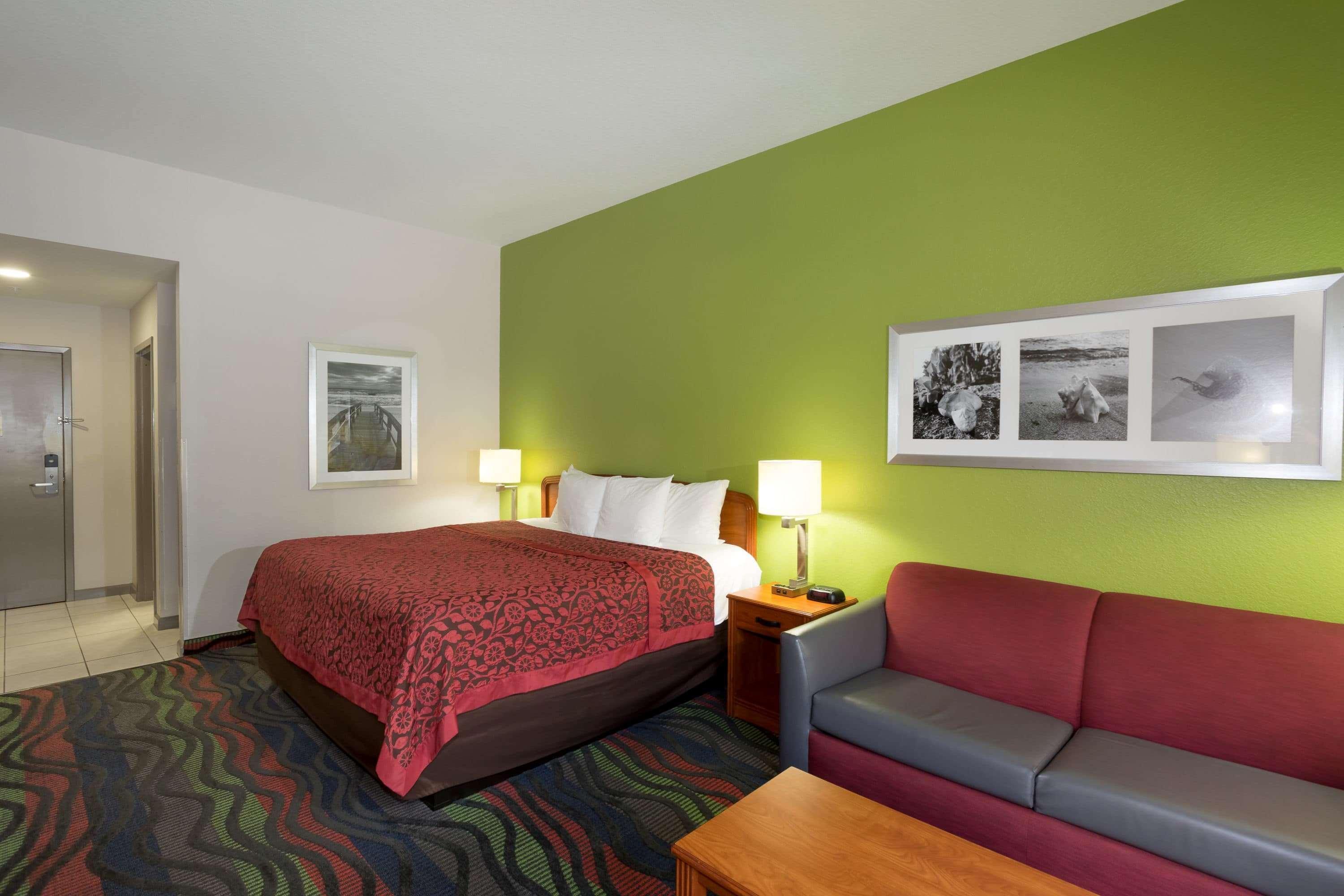 Days Inn & Suites By Wyndham Fort Myers Near Jetblue Park Εξωτερικό φωτογραφία