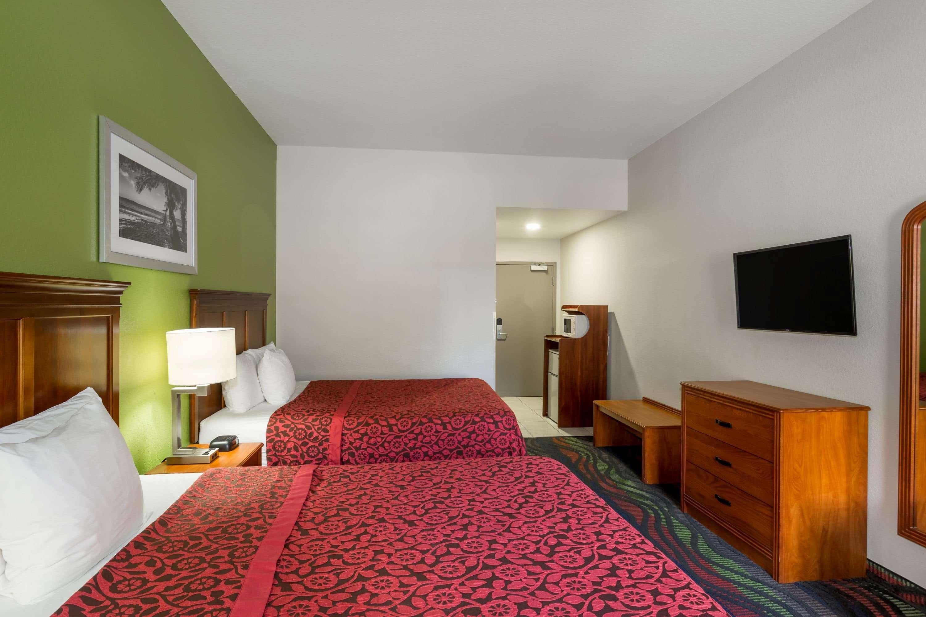 Days Inn & Suites By Wyndham Fort Myers Near Jetblue Park Εξωτερικό φωτογραφία