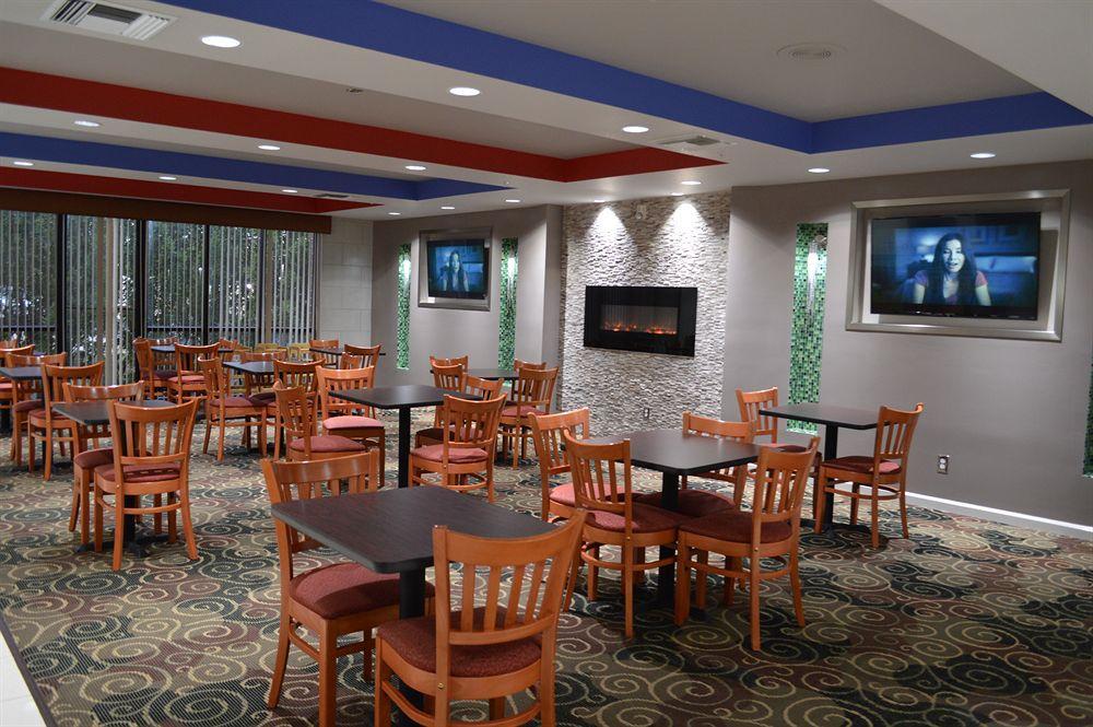 Days Inn & Suites By Wyndham Fort Myers Near Jetblue Park Εξωτερικό φωτογραφία