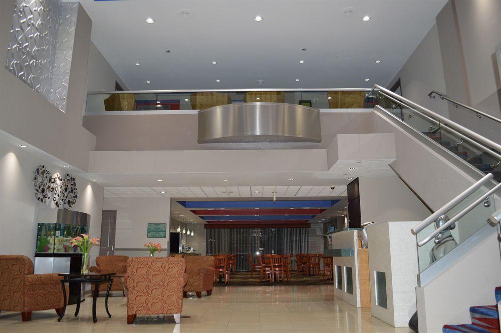 Days Inn & Suites By Wyndham Fort Myers Near Jetblue Park Εξωτερικό φωτογραφία