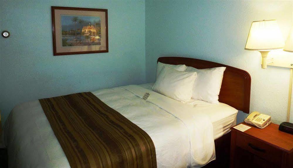 Days Inn & Suites By Wyndham Fort Myers Near Jetblue Park Εξωτερικό φωτογραφία