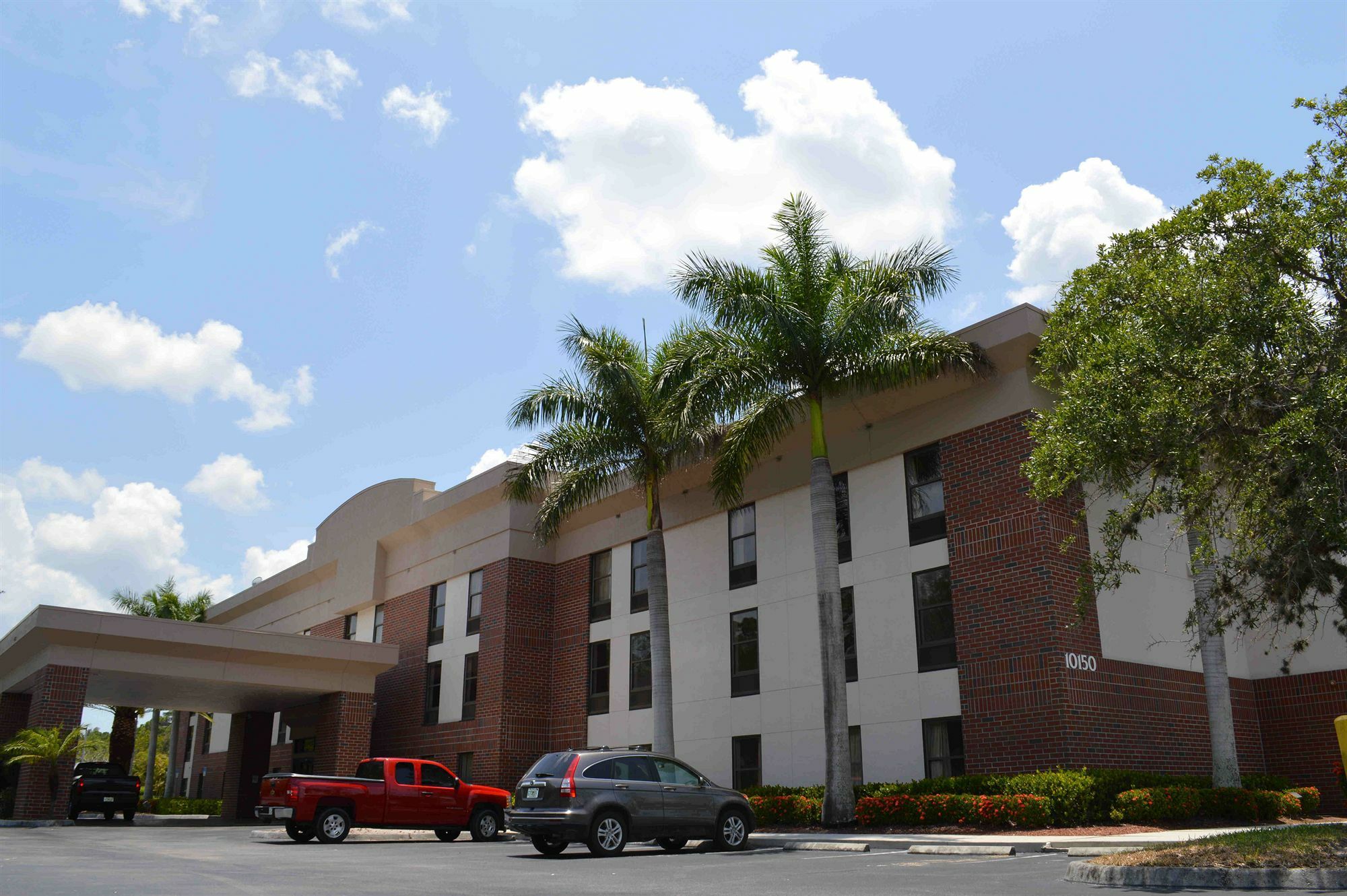 Days Inn & Suites By Wyndham Fort Myers Near Jetblue Park Εξωτερικό φωτογραφία