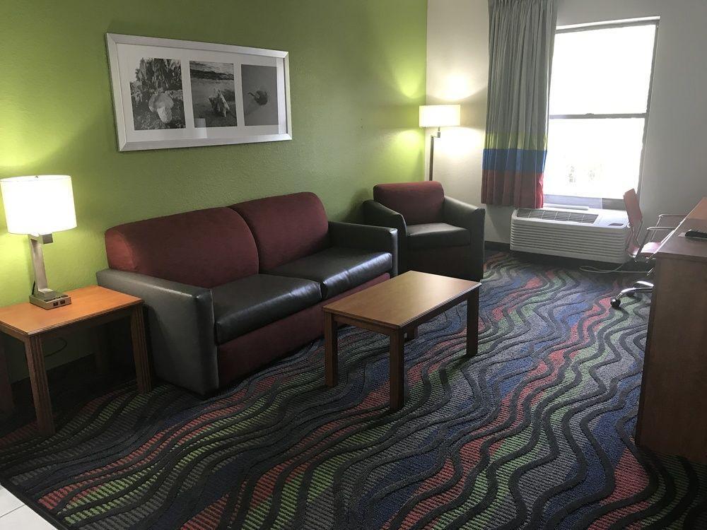 Days Inn & Suites By Wyndham Fort Myers Near Jetblue Park Εξωτερικό φωτογραφία